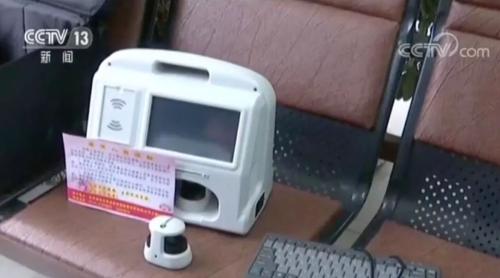 糟心 9旬老人被抬三楼办社保 涉事单位回应 认真反思